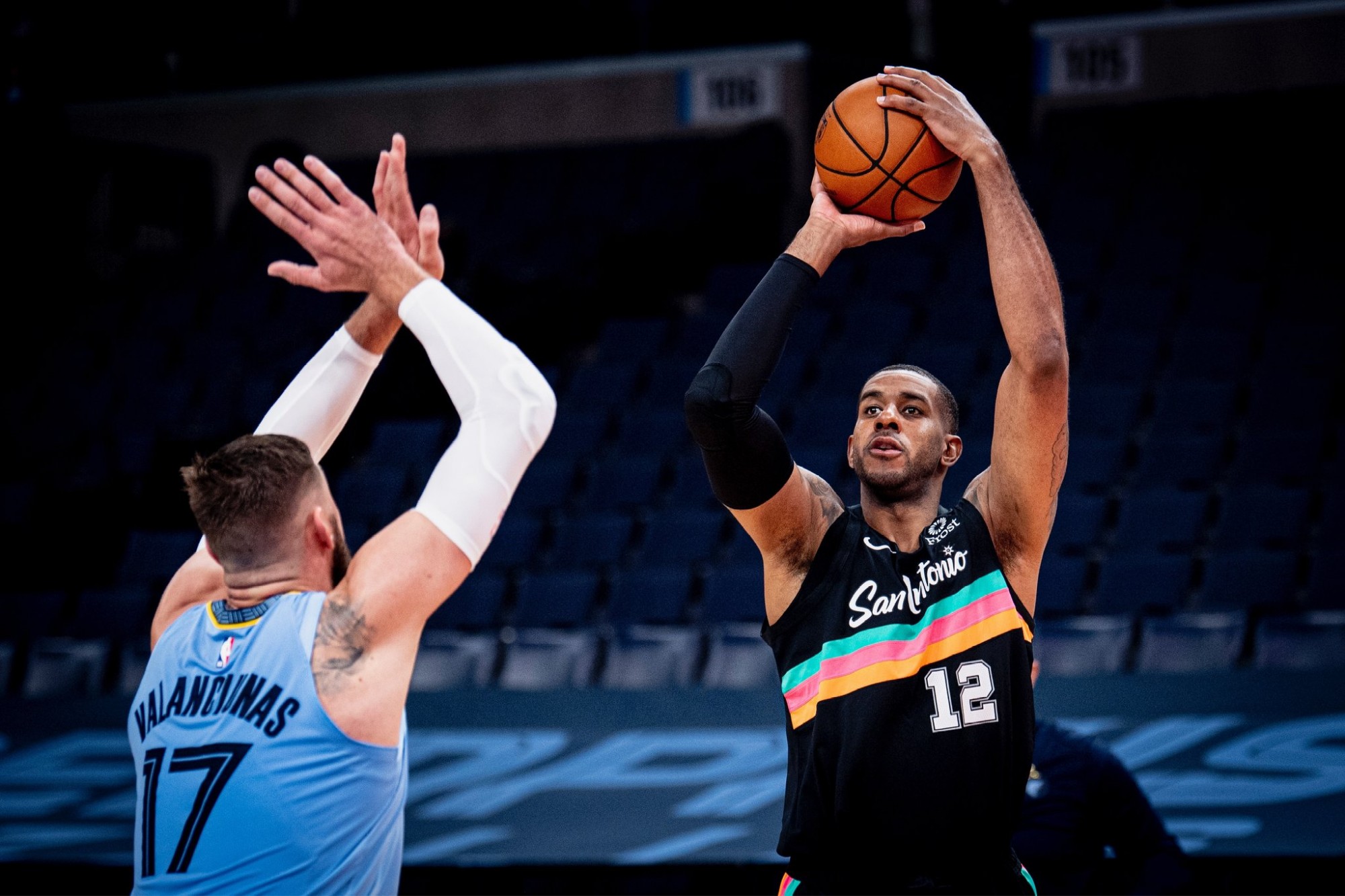 更是能在篮 更是能在篮