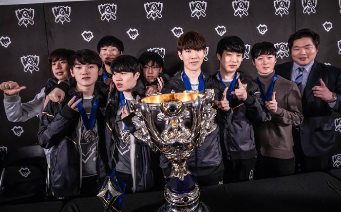 引人注目的 引人注目的